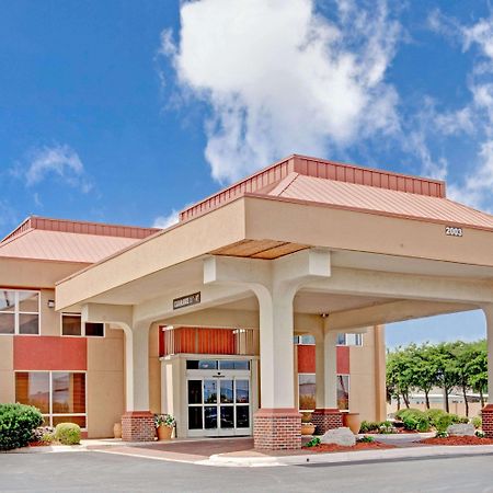 Ramada By Wyndham West Memphis Hotel Eksteriør billede