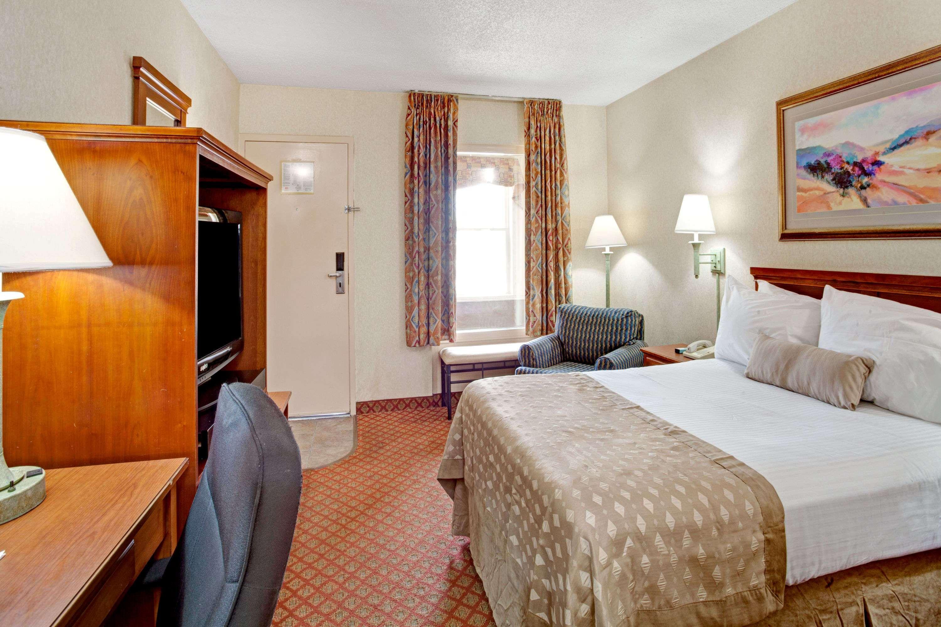 Ramada By Wyndham West Memphis Hotel Eksteriør billede