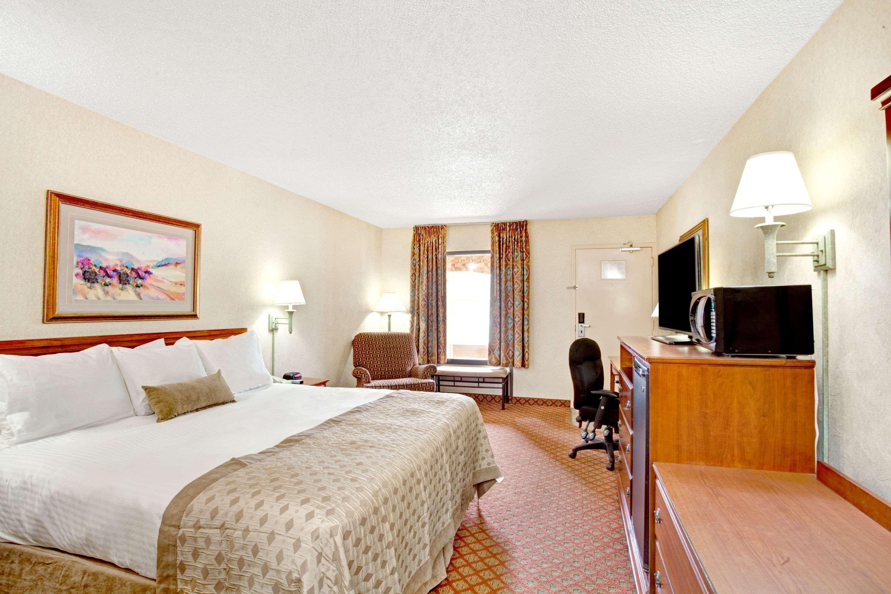 Ramada By Wyndham West Memphis Hotel Eksteriør billede