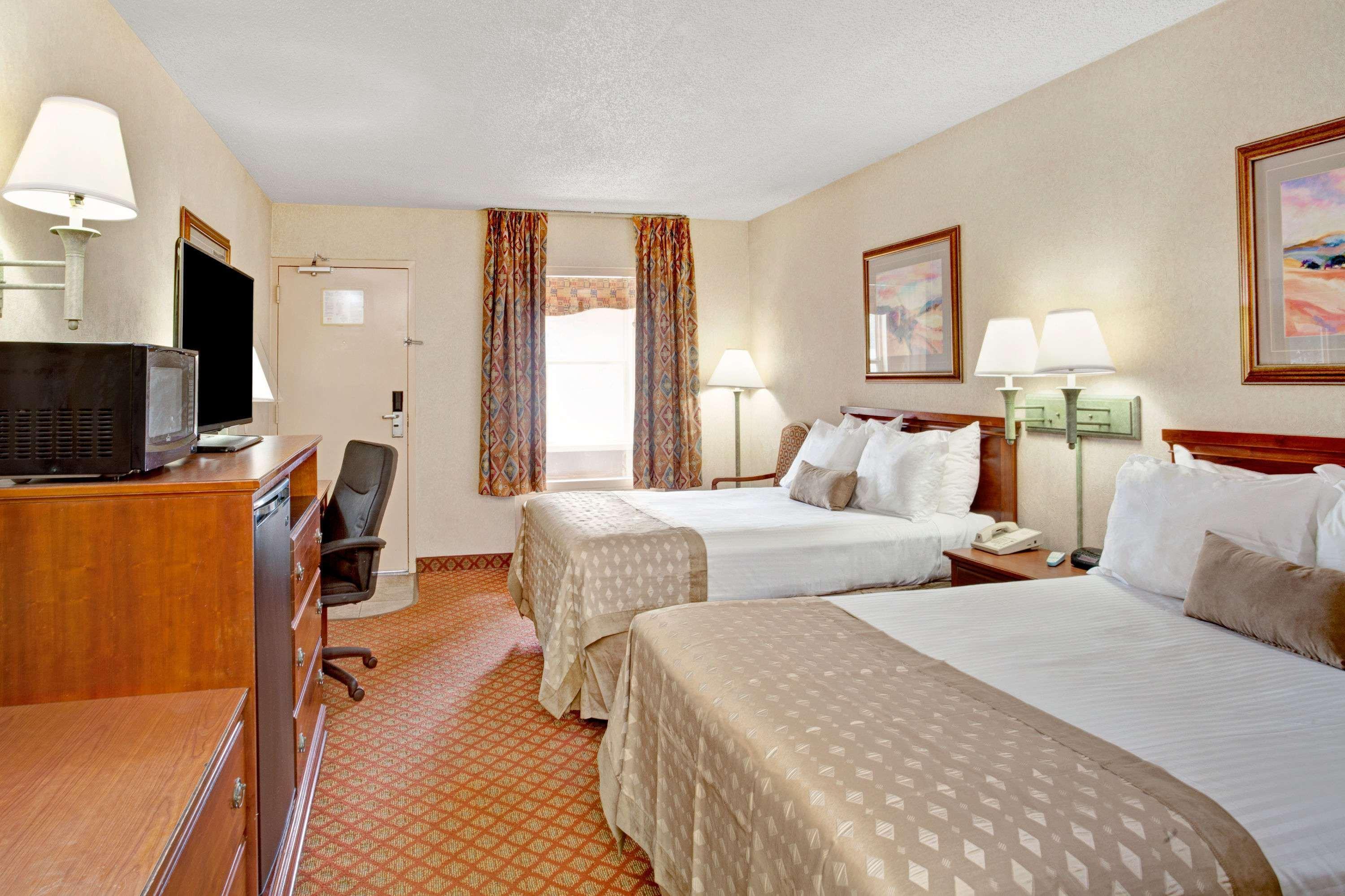 Ramada By Wyndham West Memphis Hotel Eksteriør billede